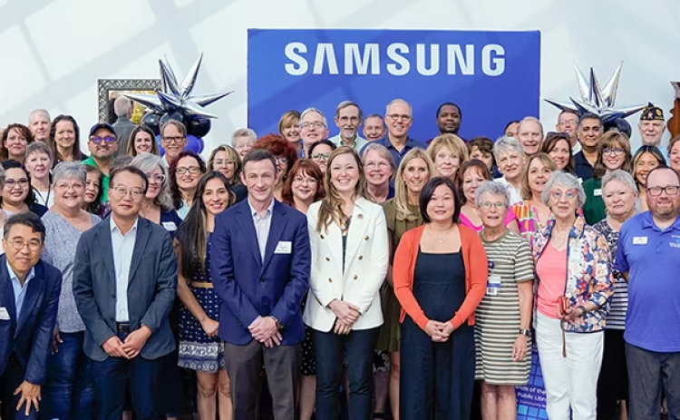 Members of the Taylor community attend the Taylor-area Friend-chip event on September 20 in the Taylor Mansion’s Crystal Ballroom. Courtesy of Samsung.