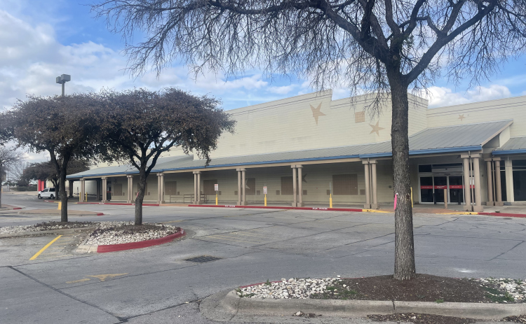 This building was the former home of the Georgetown HEB before it moved to its current and bigger location. It will now be a Flor & Decor. (Photo by Nicolas Cicale)