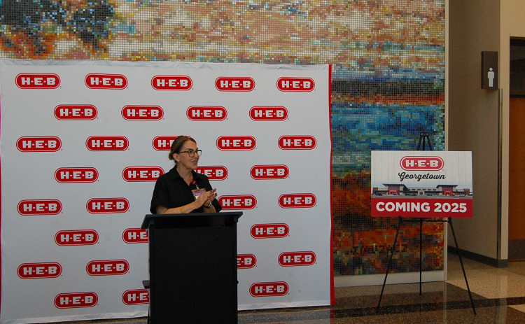 Heidi Anderson, senior director of public affairs for H-E-B, announces the company’s newest Georgetown store has broken ground. It will open next summer. (Photos by Kaitlyn Wilkes)