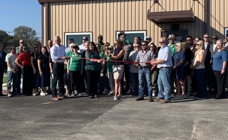 Representatives from the City of Georgetown, Texas Disposal Services, Novak Commercial Construction and Sun City Recycles Club gather together to cut the ribbon on the new Transfer Station. (Photo by Kaitlyn Wilkes