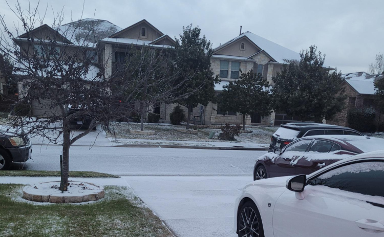 Snow from the recent winter storm covers a Leander neighborhood on the morning of January 21. Photo by Nalani Nuylan.