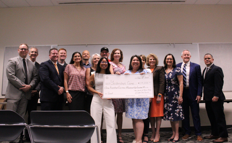 Staff and volunteers of Yesterday’s Gone are presented with a $114,000 check from The Church of Jesus Christ of Latter-day Saints Round Rock Stake and Round Rock East Stake in the Georgetown Public Library, Monday morning. Photo by Nalani Nuylan.