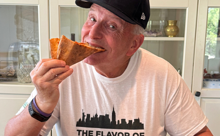 New York pizza aficionado Tom McCabe tries a slice from Niki’s Pizza & Pasta.