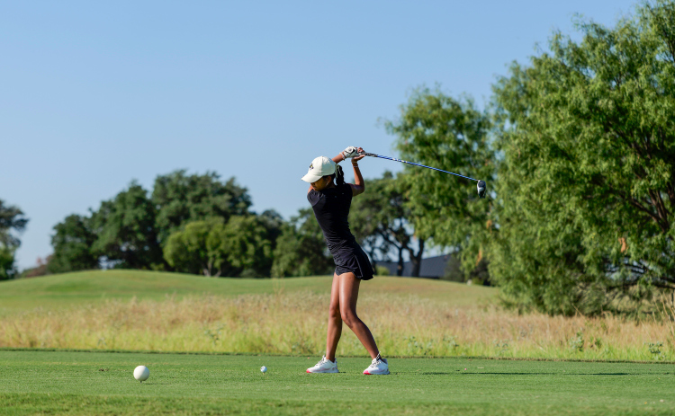Southwestern freshman golfer Anna Apisarnthanarax. Photo by Jordan McClure-Williams, Southwestern University