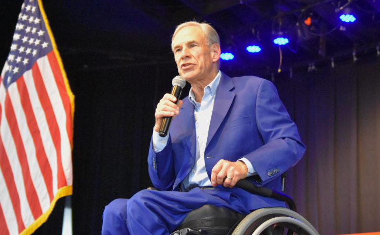 Governor Greg Abbott closes out a Sun City Republicans Club event Thursday, November 13. His remarks covered the recent state constitutional election, property taxes, the Texas Stock Exchange and school choice. (Photo by Kaitlyn Wilkes)