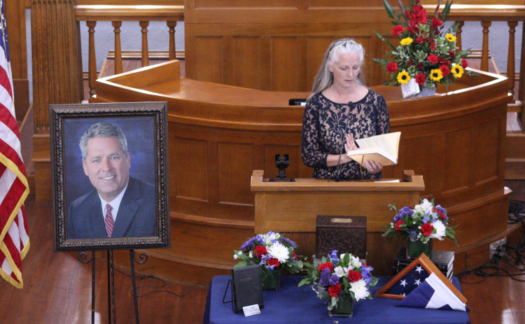 Ann Marie Kennon, wife of Judge Kennon, reads from his personal journal as part of her eulogy. Photo by Nalani Nuylan.