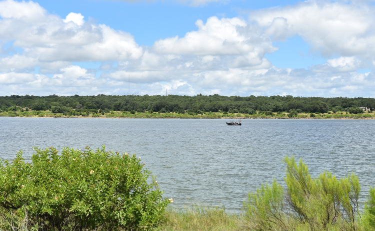 Boaters enjoy Lake Georgetown, which has just been removed from drought watch, on June 17. (Photo by Kaitlyn Wilkes)