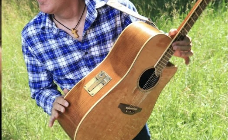 Paul Finley will perform an acoustic set in Liberty Hill July 24.