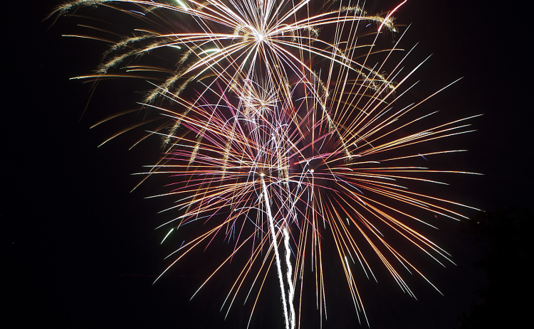 Fireworks light up the night sky at San Gabriel Park. Sun Archive.