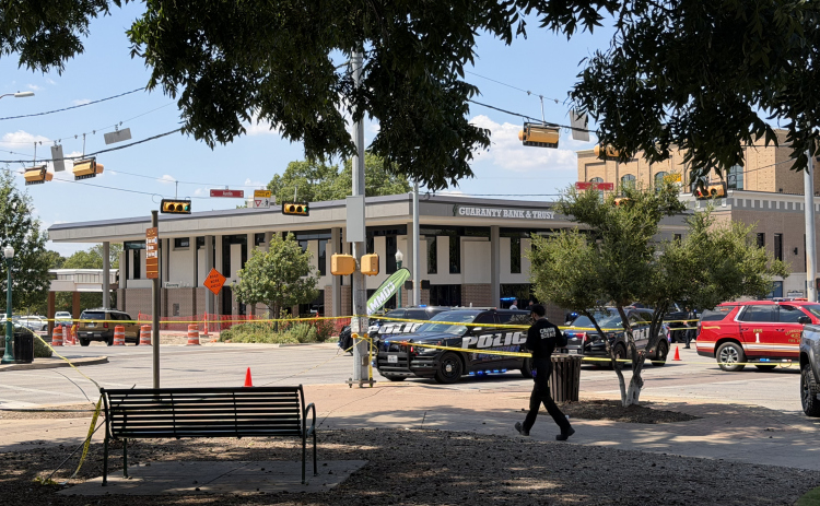 Officers with Georgetown Police Department close off the Square after an officer-involved shooting on Saturday. Photo by Kathryn Manasco