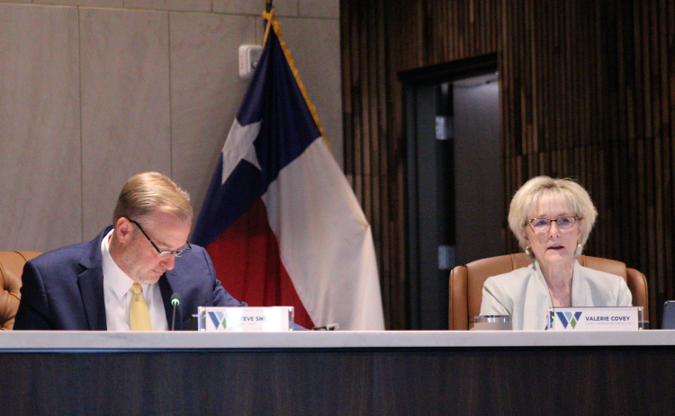 Williamson County Judge Steve Snell, left, and County Commissioner Valerie Covey talk about the need for a regional water study during the October 20 Commissioners Court meeting. Photo by Nalani Nuylan